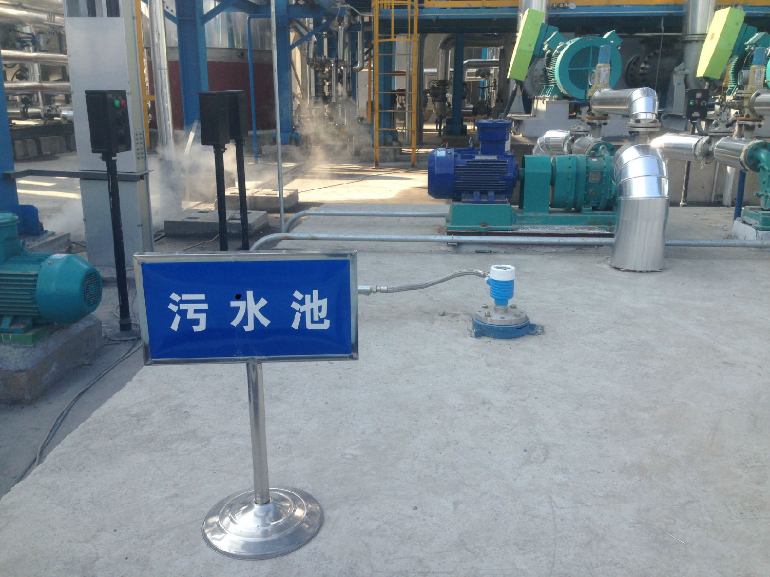 含硫污水池内沉淀的污泥使用小黄片下载链接泵处理